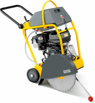 Резчик швов Wacker Neuson MFS-1350CE в прокат в Сыктывкаре. У нас лучшая цена за сутки! Возможность взять в аренду с выгодной скидкой до 40% при экспресс доставке 24/7. И помните, ночью стоимость еще дешевле на 30%! #арендапрокат #виброплита #выгодно
